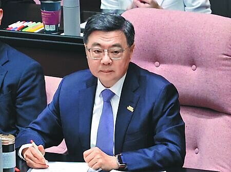 國民黨立委15日質詢行政院長卓榮泰(見圖),質疑遲遲未補提NCC委員名單的做法已經違法,卓揆直言真的很難找。(姚志平攝)