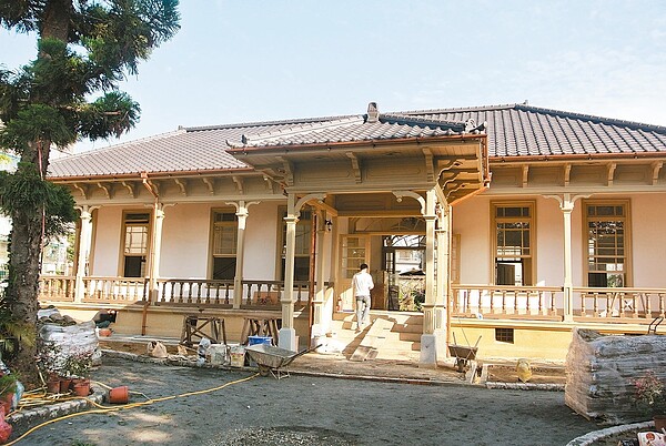 百年歷史,一度被當成廢墟的日治時期台南廳長官邸,經過兩年整修,恢復昔日光采。 記者修瑞瑩/攝影