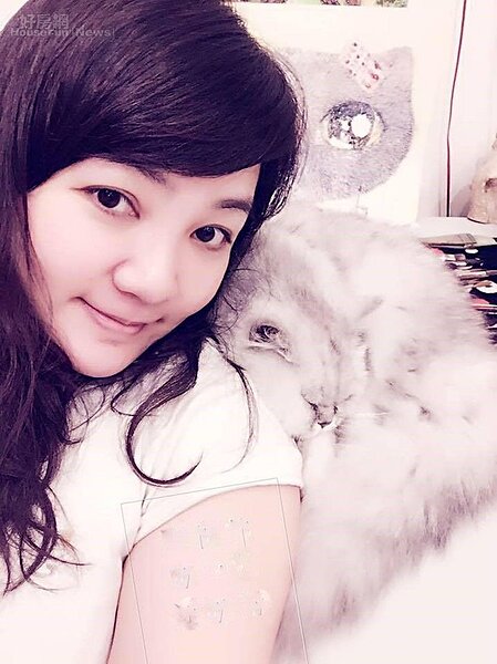 1.謝伊琪與愛貓住在畫室的二樓。