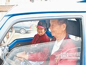 逾75歲　須重考領2年期駕照