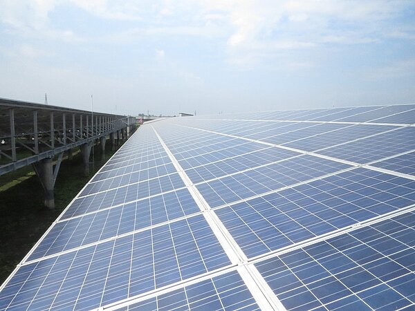 屏東縣佳冬鄉的養水種電。 (聯合報系資料庫,記者許瀚分/攝影)