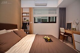 主臥房格局方正空間還可放下梳妝台。