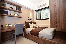 次臥除了床以外，還可放下小書桌與衣櫃。