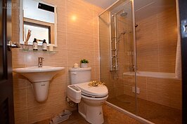 衛浴採乾濕分離式。