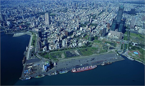 重大建設加持,加上房價相對平實,高雄市成為今年1~10月房市交易量唯一成長的區域。(圖/馮牧群)