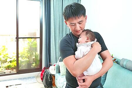 台灣生育率為世界倒數前三,已成國安危機,外界普遍認為經濟、托育為少子化主因之一。此為示意圖。(本報資料照片)