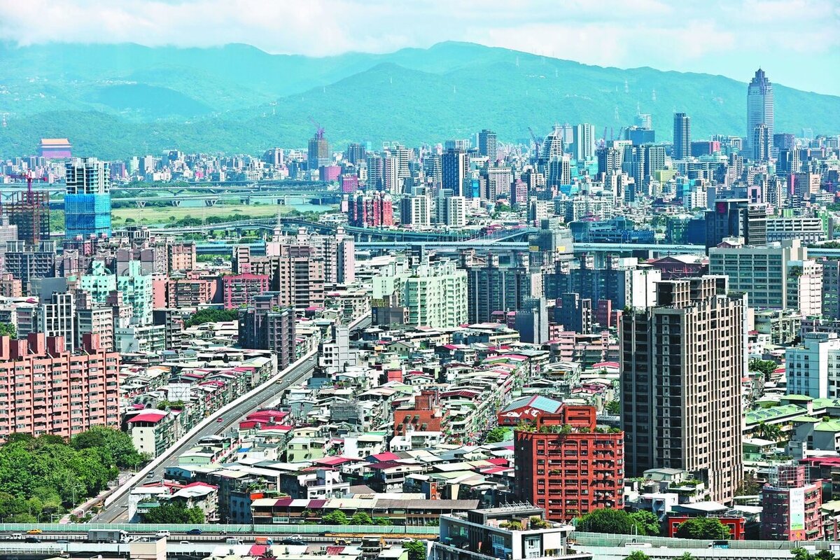 行庫主管指出,基於風險考量,目前對房貸業務仍緊縮,反觀近期因股市熱絡,民眾借信貸投入股市的詢問度的確提高。記者杜建重/攝影