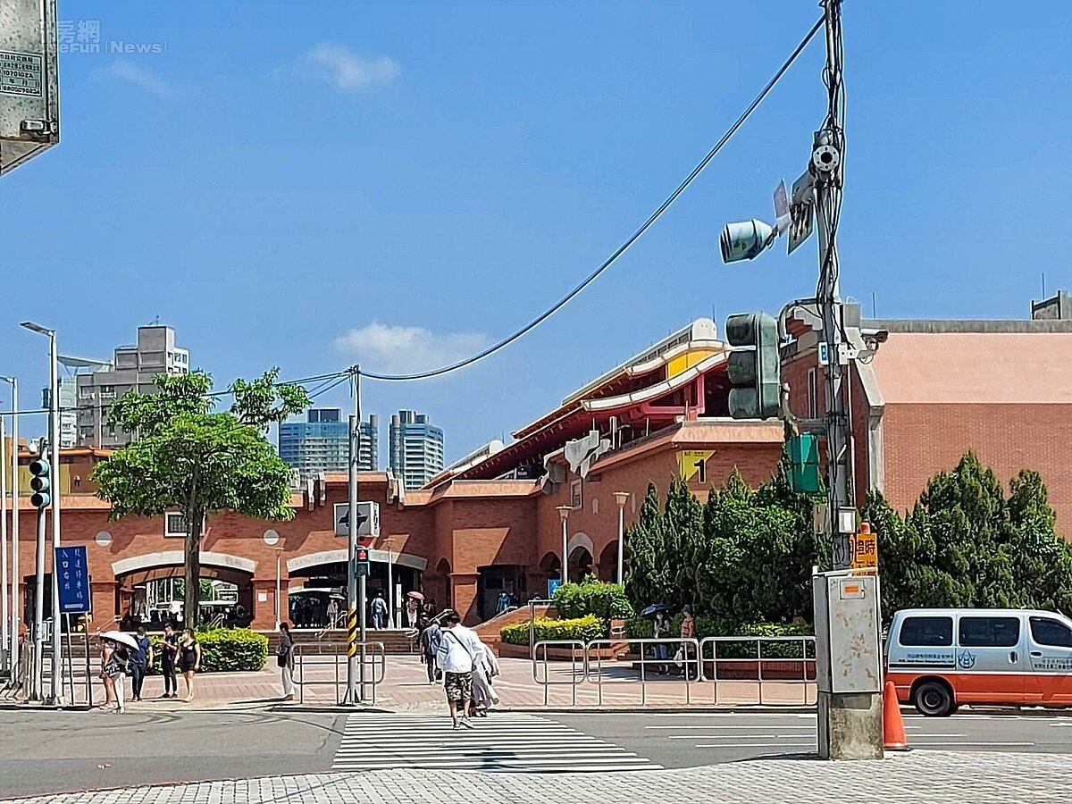 台北捷運近一年周邊套房租金最親民十大站點中，淡水站以9242元的平均月租金，位居最便宜的捷運站。