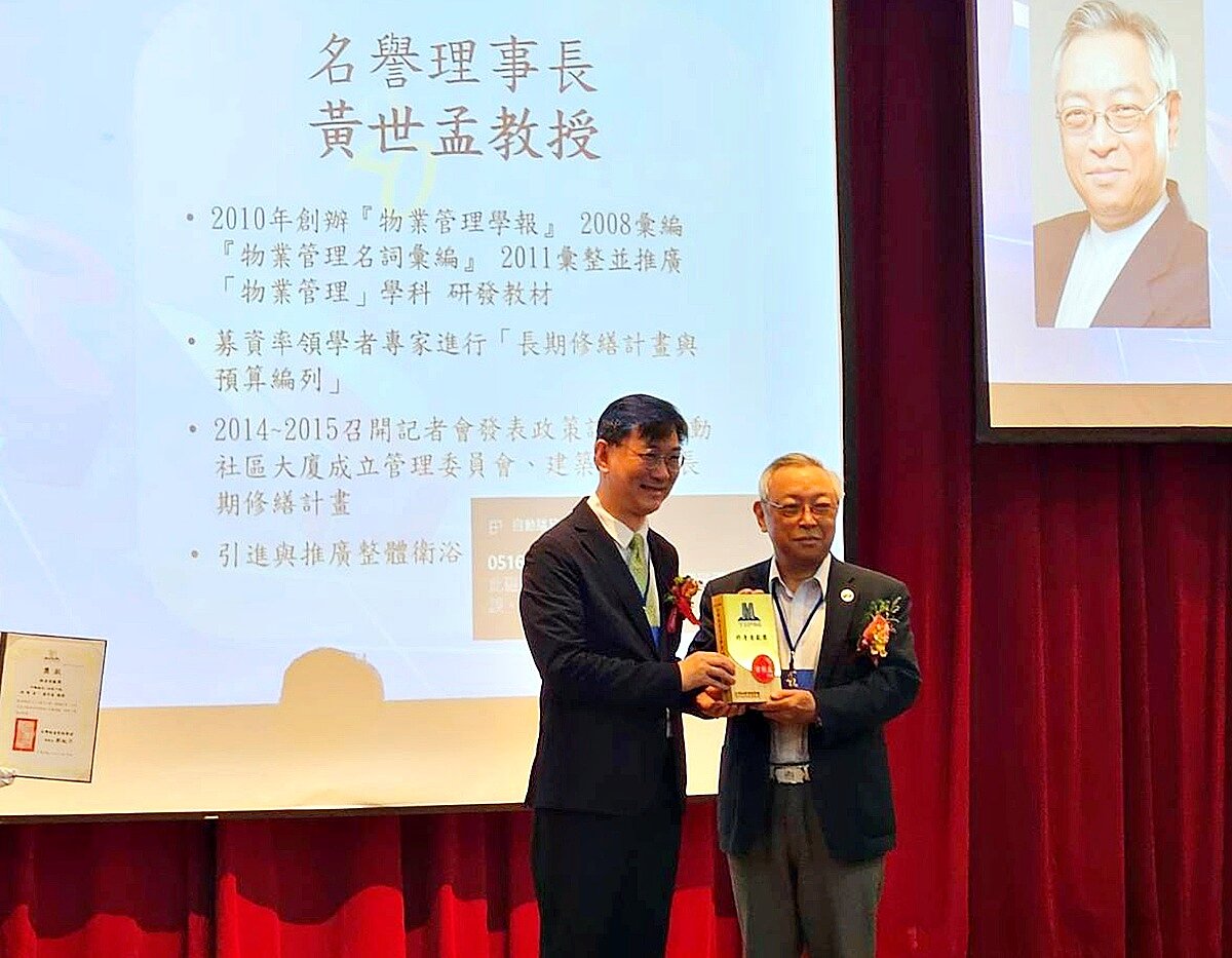 董建宏次長(左)強調,盼結合社區防災訓練、老宅延壽及物業管理專業,讓居住品質更優化、居住安全更提升。圖/好房網News記者林和謙/攝