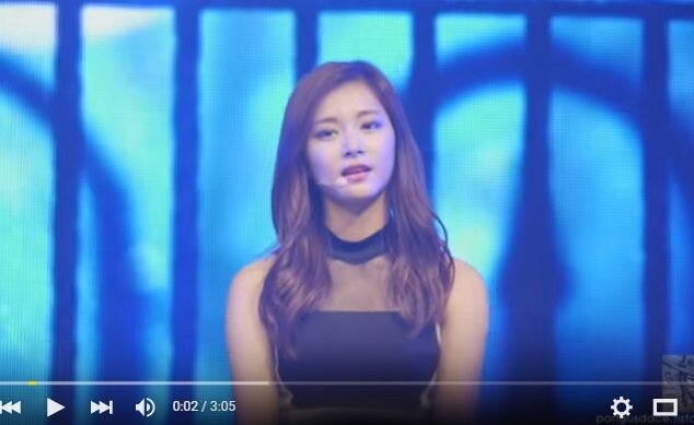 周子瑜在韓國活動出演照(翻攝自youtube影片畫面)