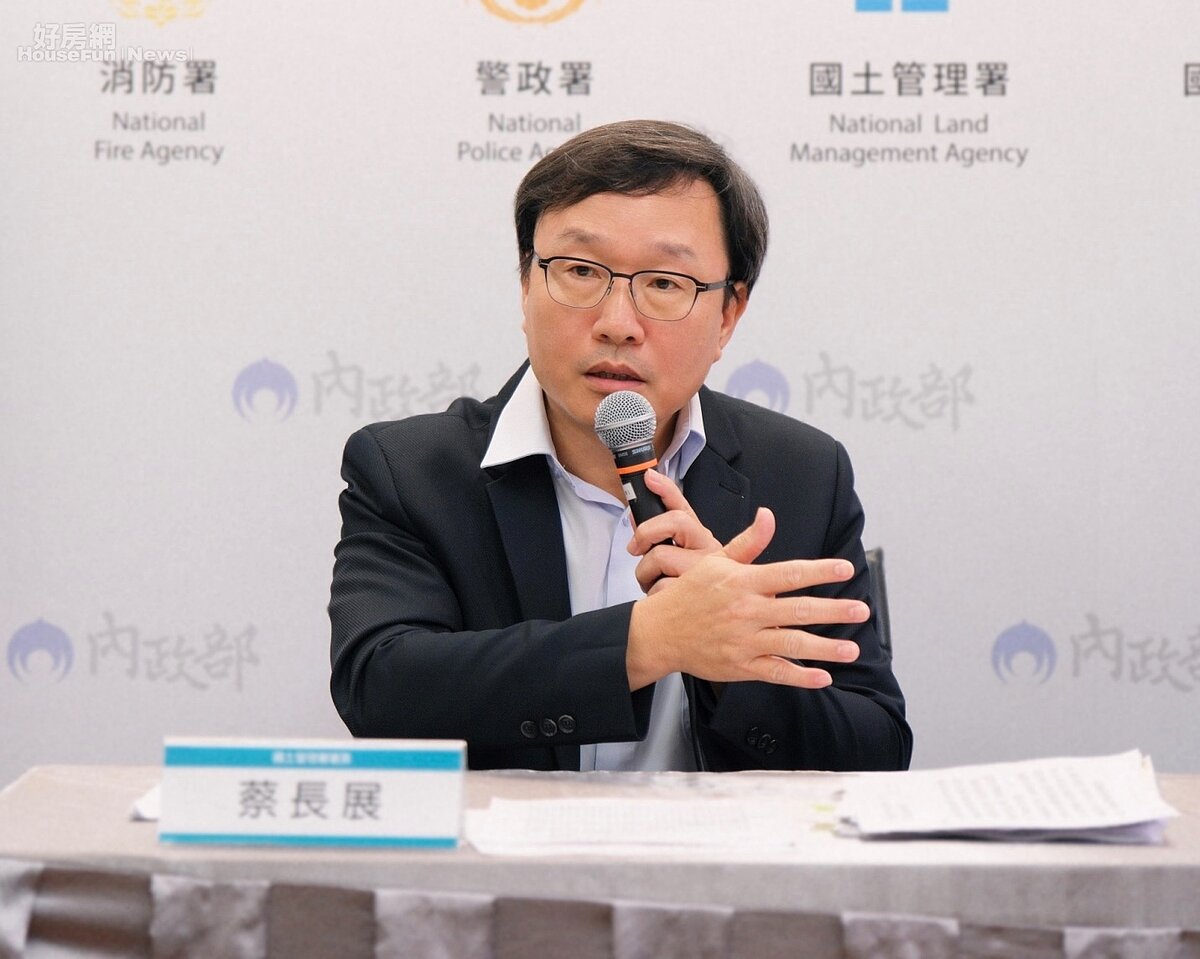 「非都市土地使用管制規則」第六條修正草案細節,由國土管理署長蔡長展親自說明。圖/國土管理署。