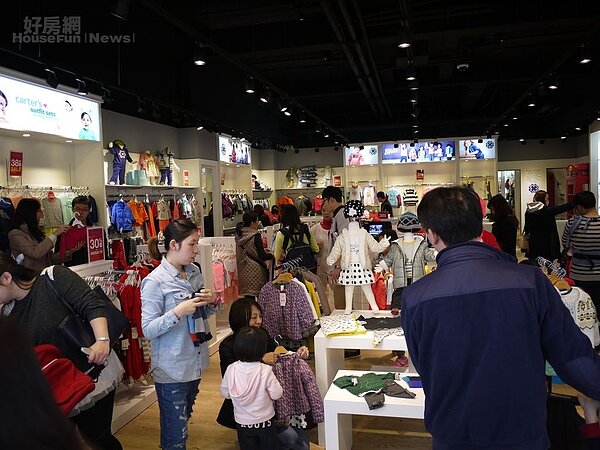 華泰名品城吸金功力十足。(好房網News記者賈蓉/攝影)