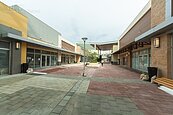 Outlet、百貨拚戰　競開美食名店