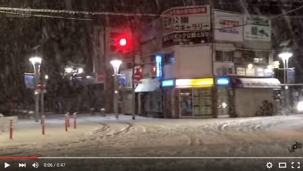 東京大雪，交通大打結(翻攝youtube)