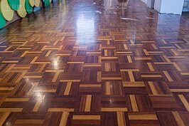 目前國內美軍宿舍群數量最為龐大的莫過於陽明山上的山仔后一代，現有18間為台北市文化局列為重點保存的建物。經過多年的荒廢後如今重新展現生命力。由室內使用的裝潢建材就可看出當年的繁華的風貌。例如這種直角拼貼的木質地板，在當年可是有錢人家才會有的設計。