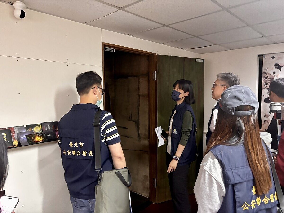 文化局會同相關警消等單位聯合稽查北市34間密室逃脫業者。圖/台北市文化局提供