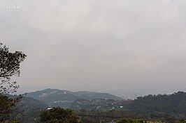 位於提供餐飲的飲和堂外，是眺望陽明山公園山景的最佳地點。