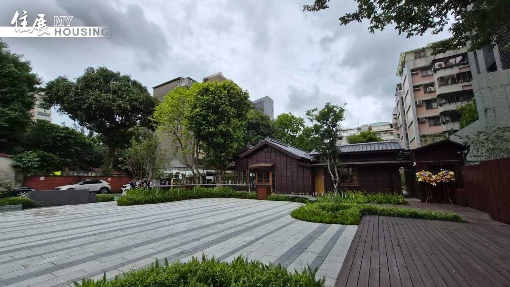 戴小芹用社區大公設理念，保留廣場供居民活動。圖／朱福山