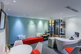 熱呼呼的泡完大眾湯之後，可以在湯屋外面的休息區休息，這裡的零食與水完全免費，並提供相關諮詢服務。