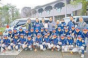 三星少棒揚名　獲贈2小巴