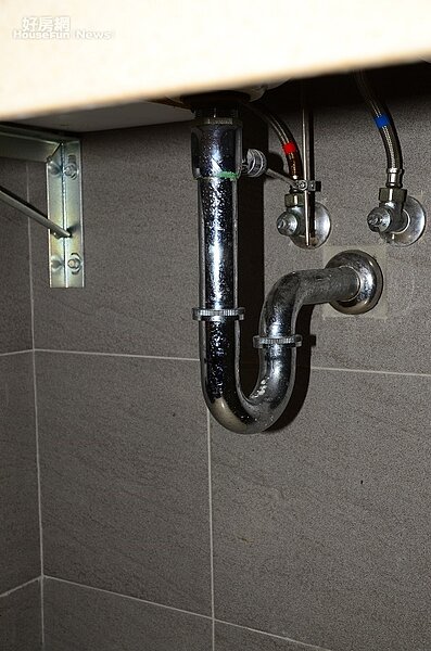U型水管(好房網News記者鍾釗榛／攝)