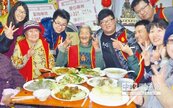 華山基金會送菜　愛心溫暖89歲獨老