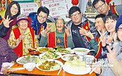 華山基金會送菜　愛心溫暖89歲獨老