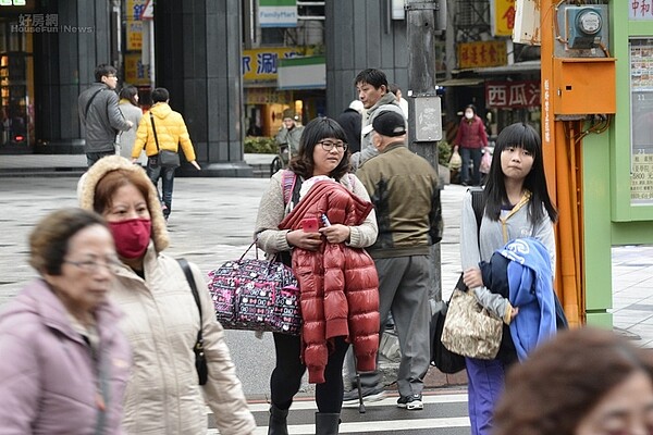 冬天人潮示意圖。(好房網News記者陳韋帆/攝影)
