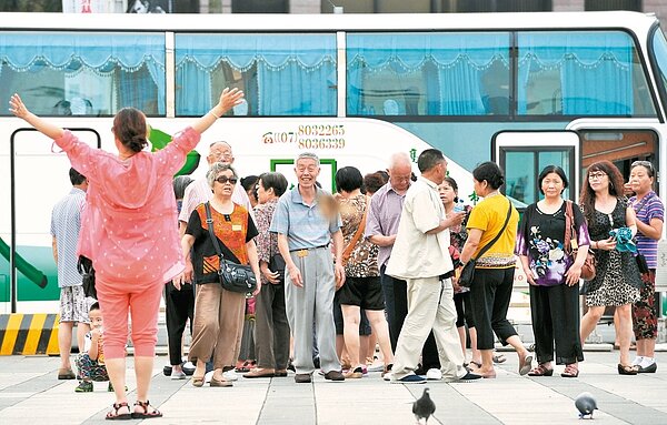 旅遊業者接獲大陸組團社的通知，6月底前配額均會減少。 報系資料照