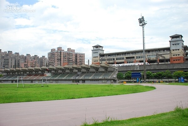 汐止區綜合體育場(好房網News記者王俊捷/攝影)