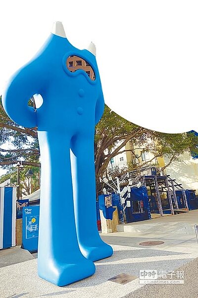 
Blues是藍晒圖文創園區的吉祥物，出沒在園區內的各個角落。（邱雯敏攝）
 