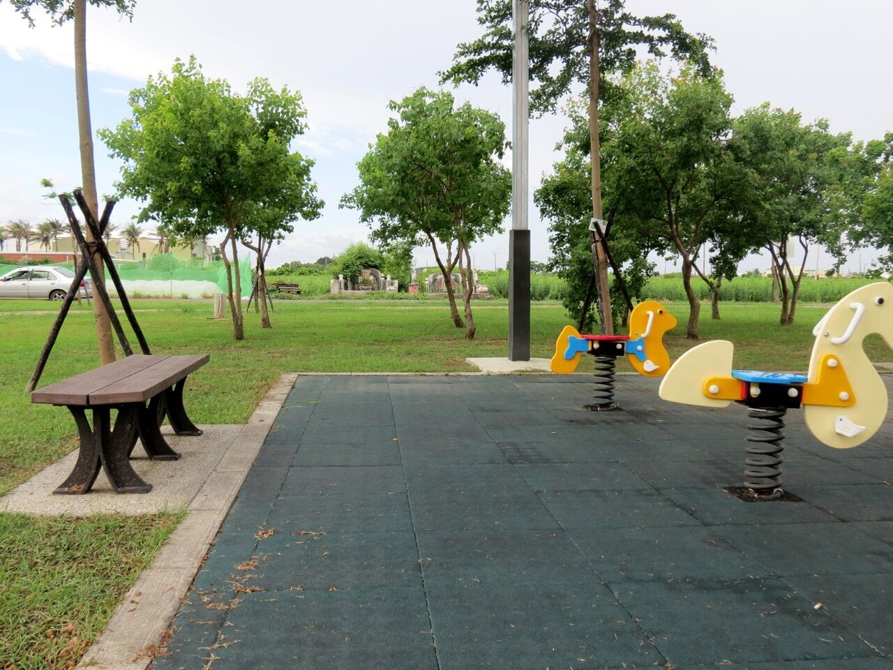 西港中央公園特色遊戲場被批進度太慢。報社資料照片 