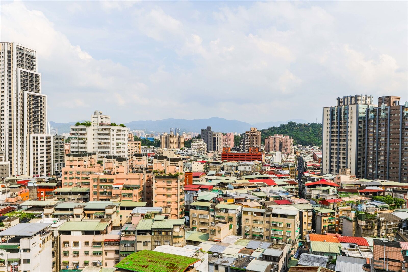 近年房價高漲明顯，新北市住宅交易的主流總價帶在2025年，從千萬元以下躍升至1000萬至1500萬元間。圖／永慶房產集團提供