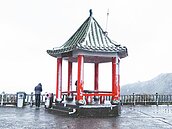 新北不負眾望　五分山也雪花飄飄