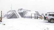 合歡山、玉山積雪　冰封世界