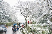 罕見冰雪風暴　低海拔下雪