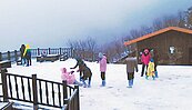 中部以北山區陸續下雪　周日全台繼續凍