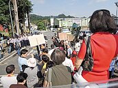 台北小城阻拆警衛亭　住戶怒：官逼民反 