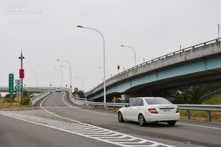 民眾如不確定交流道，切忌減速、倒車，或急著離開匝道，保持耐心，花幾分鐘多走一個交流道，避免憾事發生。（好房網News記者 陳韋帆／攝影）