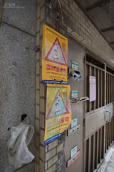 外牆剝落危險期不應離外牆太近。(好房網News記者 陳韋帆/攝影)