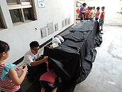 煙霧箱模擬火場　教你正確逃生