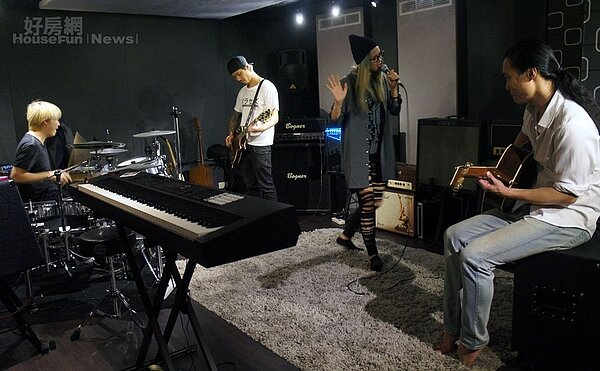 2.Nora Says位於內湖路的音樂工作室,連同一樓加地下室總數約30坪