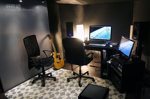 6.由於錄音室牽涉到隔音、吸音等聲學工程,加上冷氣配管複雜,團員們最後決定請專業的朋友阿凱幫忙設計。