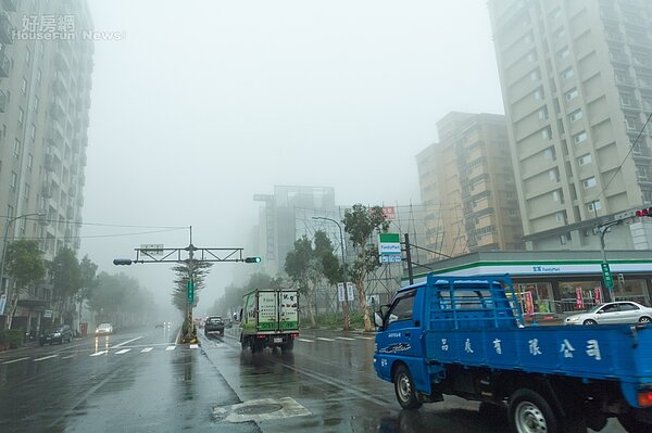 林口濃霧(好房網News記者張聖奕/攝影)