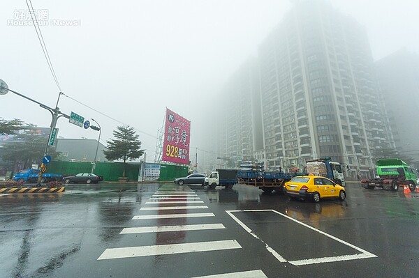 近日天氣又濕又冷,林口則是「又霧又冷」。(好房網News記者張聖奕/攝影)