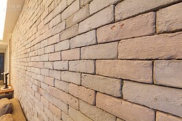 文化石近觀。網路上也神人自創超低價方式手工製作文化石牆面，只是花的時間比較多，而且需要一雙巧手。