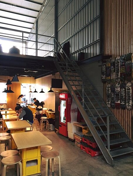 7. 滑板牆旁鐵梯可通往2樓空間,Dami乾麵表示未來會有其他規劃。