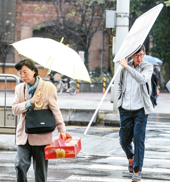受到鋒面影響，全台天氣不穩定，周六日有局部陣雨。 圖／程宜華