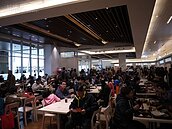 高鐵特區強強滾　青埔outlet、嘉義故宮正旺