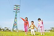 高壓電塔換裝　屏東觀光新亮點